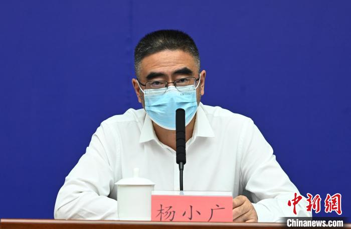成都市政府副秘書長、市衛(wèi)健委主任楊小廣?！“苍?攝