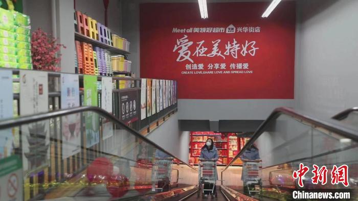 美特好從一家不足百平方米小店，一路發(fā)展成華北零售業(yè)領(lǐng)軍企業(yè)、中國百強商業(yè)連鎖集團、中國零售500強?！∠蛏?攝