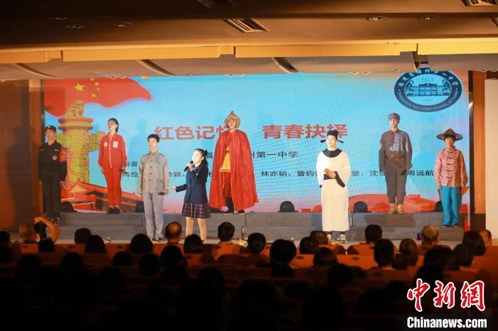 2023年閩南詩歌節(jié)開幕式暨詩歌朗誦會現(xiàn)場。　閩南師范大學供圖
