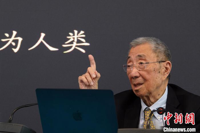 高能論壇上，丁肇中先生與現(xiàn)場聽眾交流?！?lt;a target='_blank' href='/'><p  align=