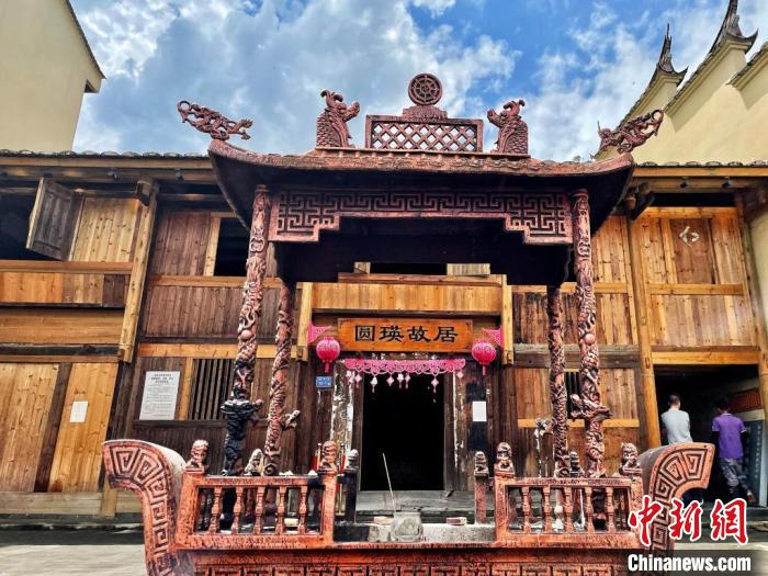 臺(tái)灣上趣開新團(tuán)隊(duì)入駐古田縣平湖鎮(zhèn)端上村，以“圓瑛法師故里”為主題打造愛國(guó)禪意村。　呂巧琴 攝