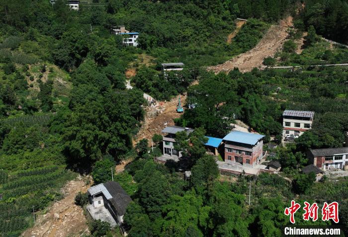 圖為航拍重慶萬州救援現(xiàn)場?！￡惓?攝