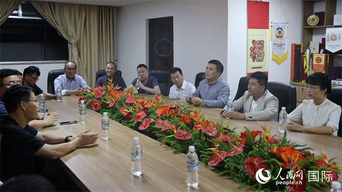 與會代表進(jìn)行座談交流。（人民網(wǎng)記者  時元皓攝）