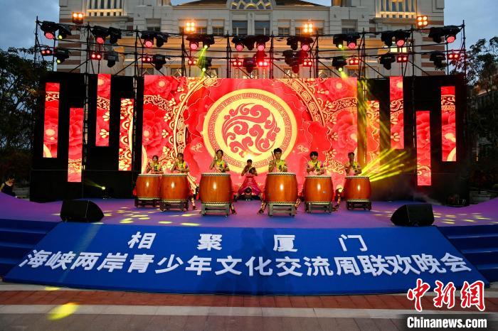 臺(tái)灣青少年表演《鼓舞四方》?！⊥鯑|明 攝