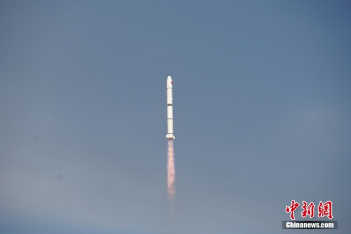 北京時間2023年8月9日6時53分，我國在太原衛(wèi)星發(fā)射中心使用長征二號丙運(yùn)載火箭，成功將環(huán)境減災(zāi)二號06星發(fā)射升空，衛(wèi)星順利送入預(yù)定軌道，發(fā)射任務(wù)獲得圓滿成功。此次任務(wù)是長征系列運(yùn)載火箭第482次飛行。馮陽 攝