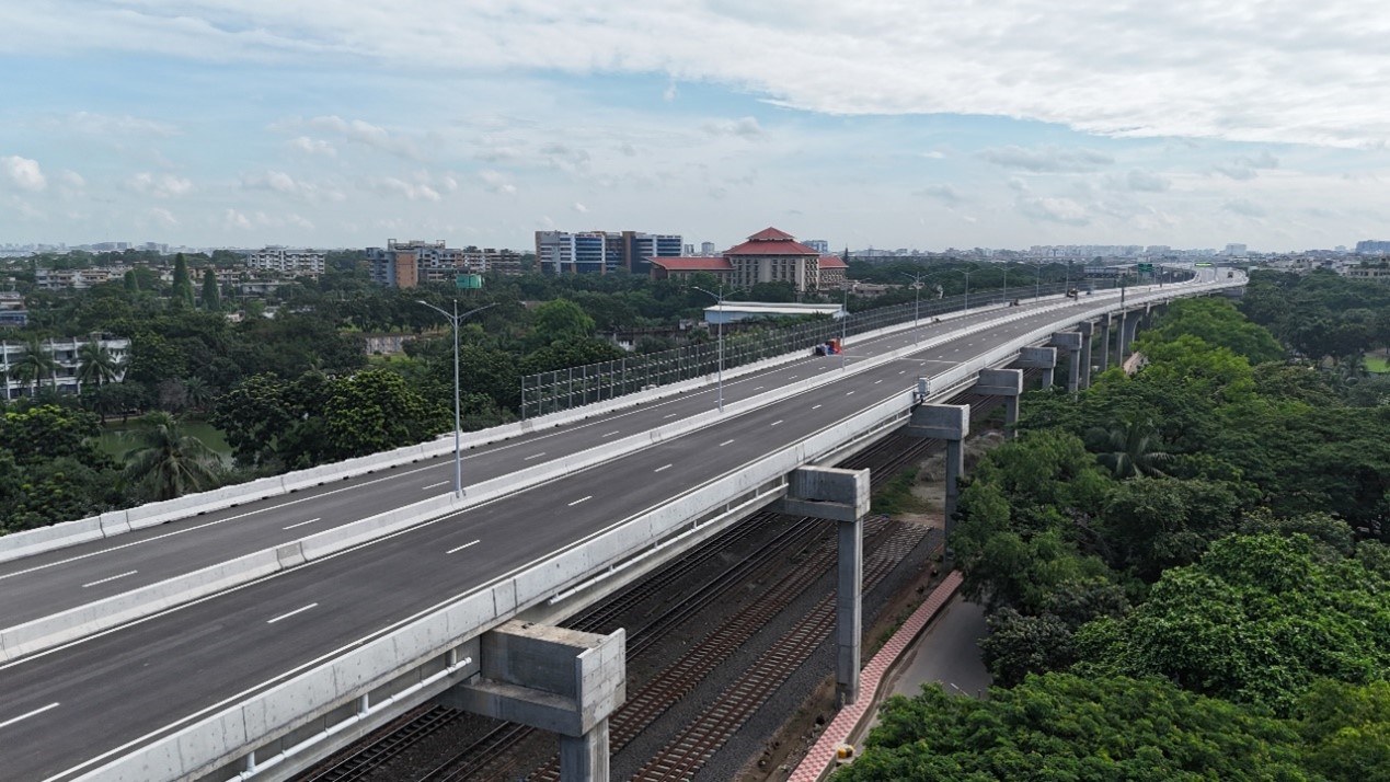 孟加拉國達(dá)卡機(jī)場(chǎng)高架快速路項(xiàng)目。鄭小忠攝