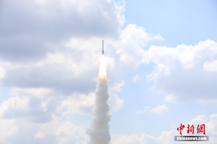 北京時間 2023年9月10日12時30分，中國在太原衛(wèi)星發(fā)射中心使用長征六號改運載火箭，成功將遙感四十號衛(wèi)星發(fā)射升空，衛(wèi)星順利進入預定軌道，發(fā)射任務獲得圓滿成功。該衛(wèi)星主要用于開展電磁環(huán)境探測及相關技術試驗。此次任務是長征系列運載火箭第487次飛行。王曉虎 攝