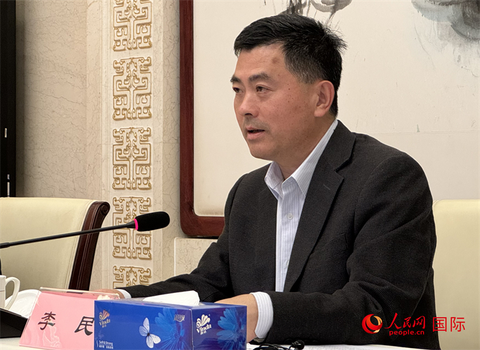 10月31日，歐美同學(xué)會秘書長李民在第五屆中法文化論壇媒體吹風(fēng)會上講話。（人民網(wǎng) 謝瑩攝）