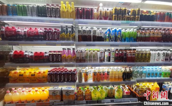 某超市的飲料區(qū)。 <a target='_blank' href='/' ><p  align=