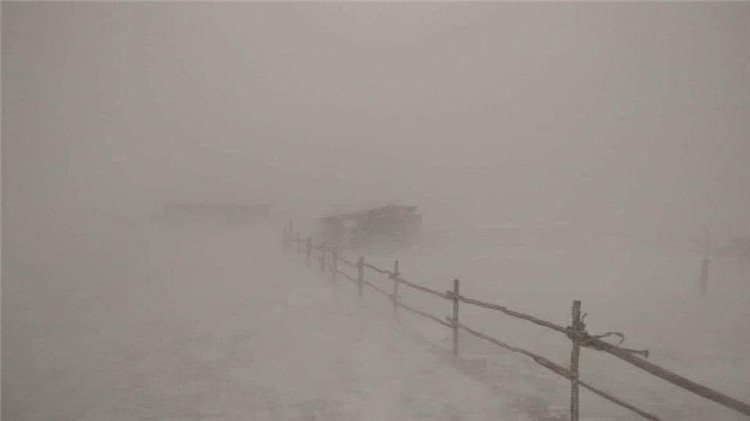 2023年11月4日，蒙古國部分省份發(fā)生暴風(fēng)雪天氣。蒙古國緊急情況總局官網(wǎng)圖片