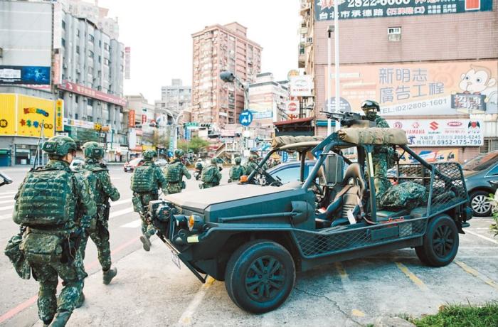 圖為2021年臺陸軍特種作戰(zhàn)指揮部在演習(xí)。圖片來源：臺灣《中國時報》。