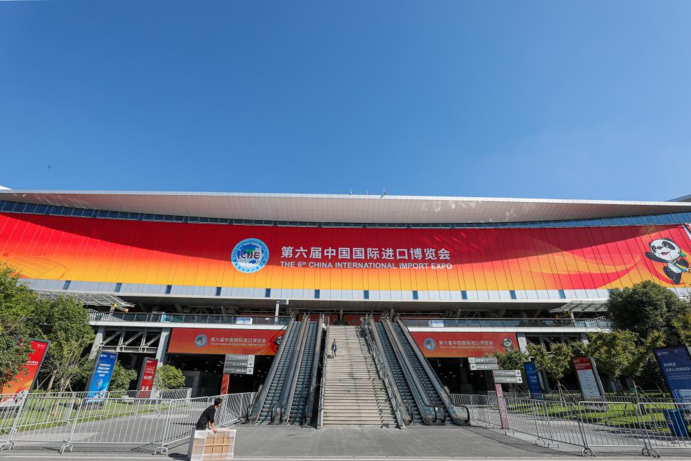 這是第六屆進(jìn)博會場館國家會展中心（上海）外景（2023年11月2日攝）。新華社記者 辛夢晨 攝