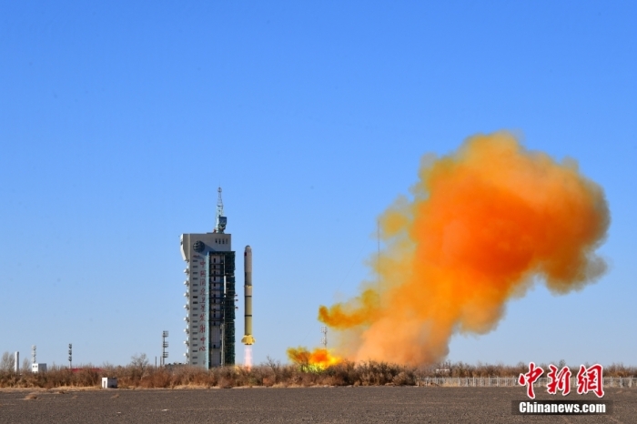 北京時間2023年11月16日11時55分，我國在酒泉衛(wèi)星發(fā)射中心使用長征二號丙運載火箭，成功將新一代海洋水色觀測衛(wèi)星發(fā)射升空，衛(wèi)星順利進入預定軌道，發(fā)射任務獲得圓滿成功。此次任務是長征系列運載火箭第497次飛行。汪江波 攝