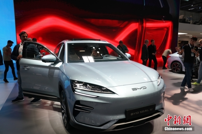 2023年德國國際汽車及智慧出行博覽會(IAA mobility)(亦簡稱慕尼黑國際車展)將于9月5日正式開幕。在9月4日舉行的媒體日，記者看到諸品牌紛紛攜“拳頭”產(chǎn)品亮相。圖為當(dāng)日比亞迪SEAL U在歐洲首秀。<a target='_blank' href='/'><p  align=
