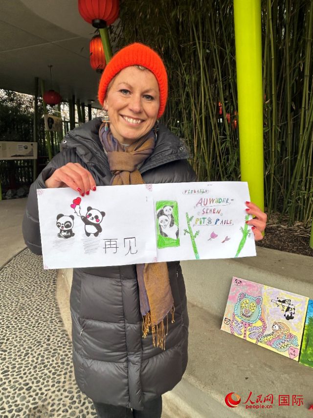 桑德拉和德國小朋友們的作品。右圖寫著“祝福好運(yùn)，再見 Pit和Paule（“夢想”“夢圓”的德語名字）”。人民網(wǎng)記者 徐馨攝