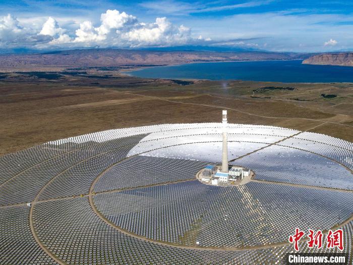 資料圖：光伏發(fā)電園區(qū)一隅。張進(jìn)剛 攝