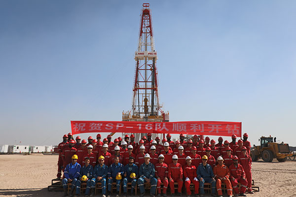 12月25日，中石化國(guó)工科威特分公司SINOPEC-16隊(duì)在科威特北部油區(qū)順利開鉆。中石化供圖