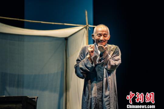 游本昌《弘一法師·最后之勝利》劇照。游思涵 攝
