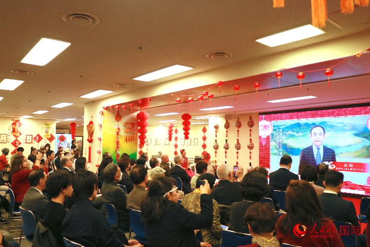 2月9日，“喜迎龍年·品味陜西”——2024新春迎福（展）聯(lián)歡會暨陜西文化年在東京中國文化中心拉開帷幕。人民網(wǎng) 許可攝