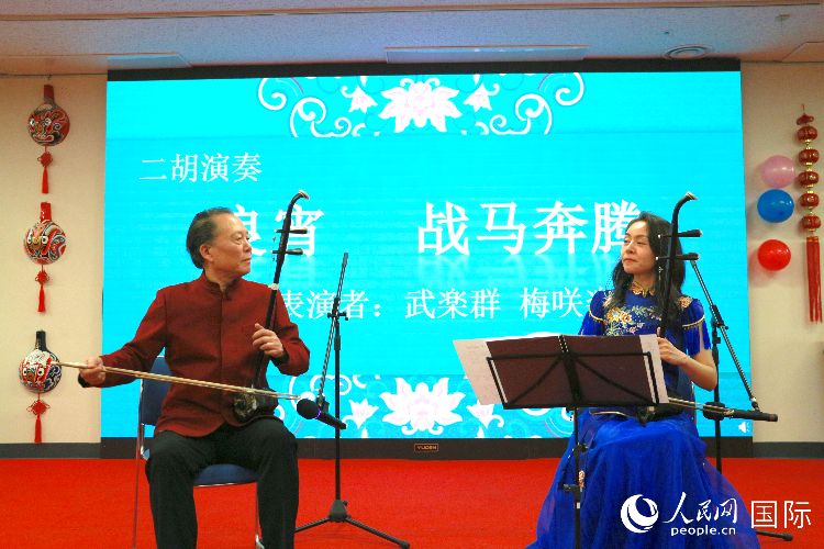 二胡合奏。人民網(wǎng) 許可攝
