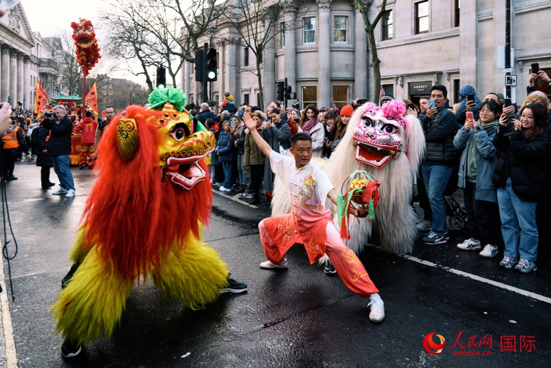 倫敦新春慶典現(xiàn)場。人民網(wǎng) 郭錦標、楊浩鵬攝
