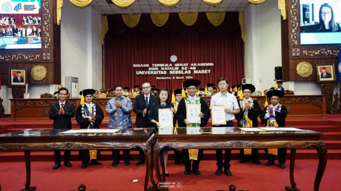 西華大學(xué)、三一一大學(xué)、印尼鋰源新材料有限公司、四川鋰源新能源有限公司四方共同簽署國際合作協(xié)議。印尼三一一大學(xué)孔子學(xué)院供圖
