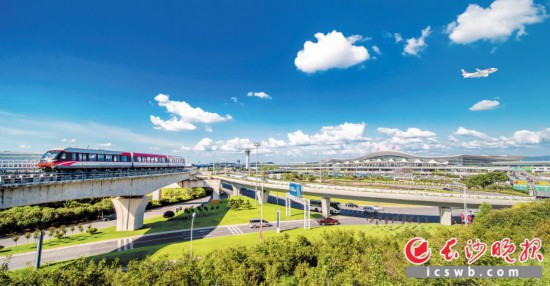 　　根據(jù)《實施意見》，長沙將建設聯(lián)通世界的航空樞紐，打造輻射全國的鐵路樞紐，深化綜合交通協(xié)調(diào)機制。    資料圖片