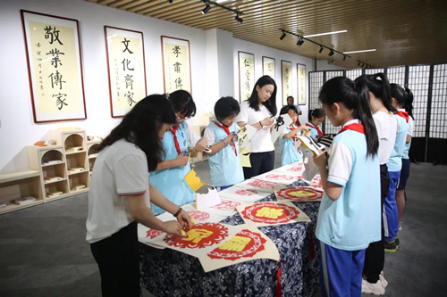 1、長沙市雨花區(qū)校園清廉家風(fēng)館開館。受訪單位供圖
