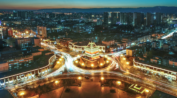 平陽(yáng)大地夜景璀璨迷人。