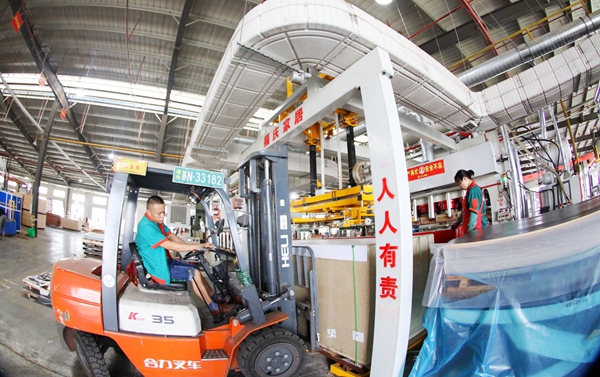 沭陽(yáng)縣一公司車(chē)間內(nèi)一派緊張有序的繁忙景象。沭陽(yáng)縣委宣傳部供圖