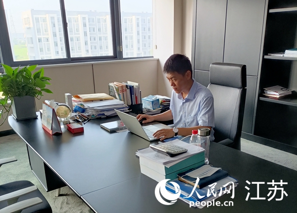 江蘇海安市2021年引進(jìn)的高端人才朱涼偉博士。人民網(wǎng)記者 王繼亮攝