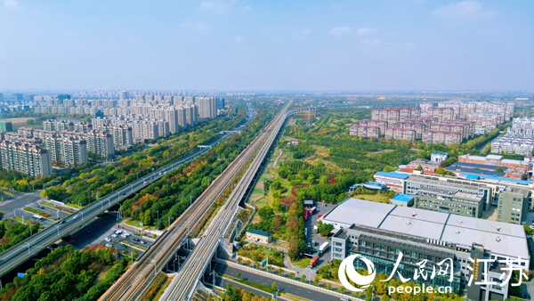 航拍幸福街道。人民網(wǎng)記者 王繼亮攝