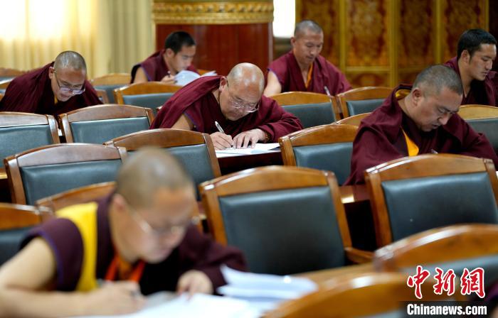 中國(guó)藏語(yǔ)系高級(jí)佛學(xué)院2025級(jí)高級(jí)學(xué)銜班招生考試西藏拉薩和四川阿壩考點(diǎn)順利結(jié)束