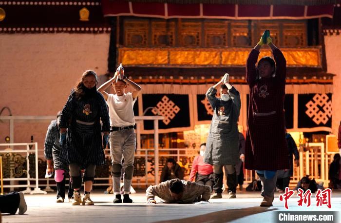 西藏拉薩：“薩嘎達瓦”迎來信眾朝拜高峰