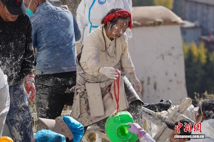 西藏布達(dá)拉宮迎“年度美容”