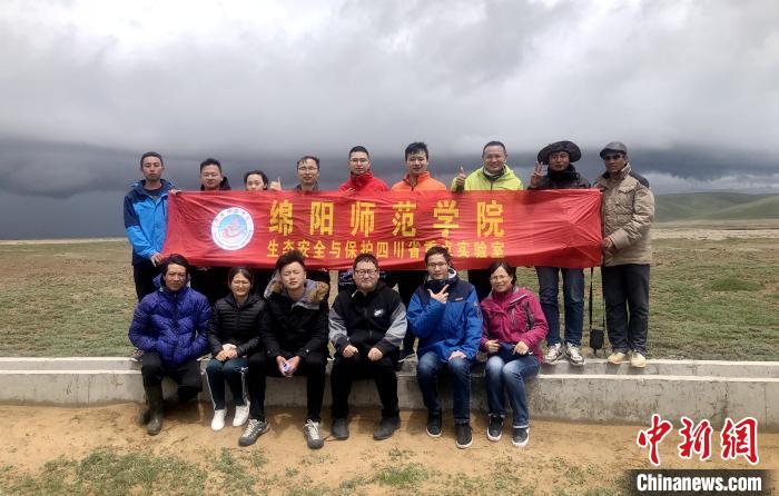 圖為綜合考察團野外調(diào)查組在西藏安多縣。西藏那曲市林業(yè)和草原局供圖