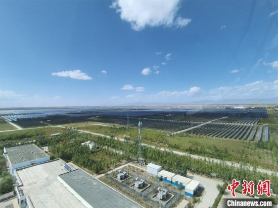  圖為塔拉灘光伏產(chǎn)業(yè)園區(qū)?！∑钤鲚怼z