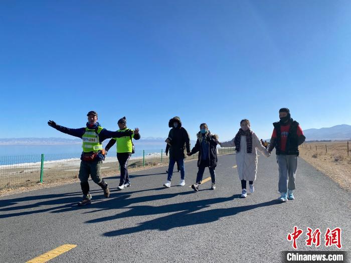 圖為徒步現(xiàn)場。　李江寧 攝