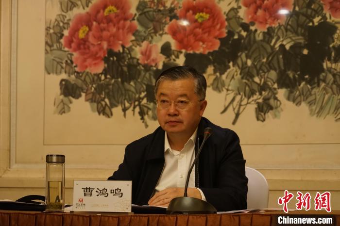 圖為全國人大常委會委員、全國人大華僑委員會副主任委員、致公黨中央副主席曹鴻鳴講話?！∨擞隄?攝