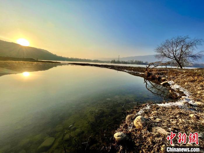 圖為青海省化隆縣黃河濕地景色?！±钣穹?攝