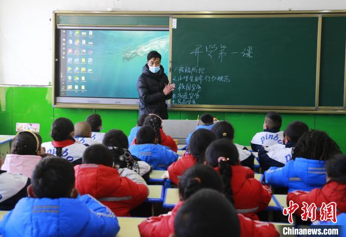 圖為學(xué)生正在上課?！●R銘言 攝