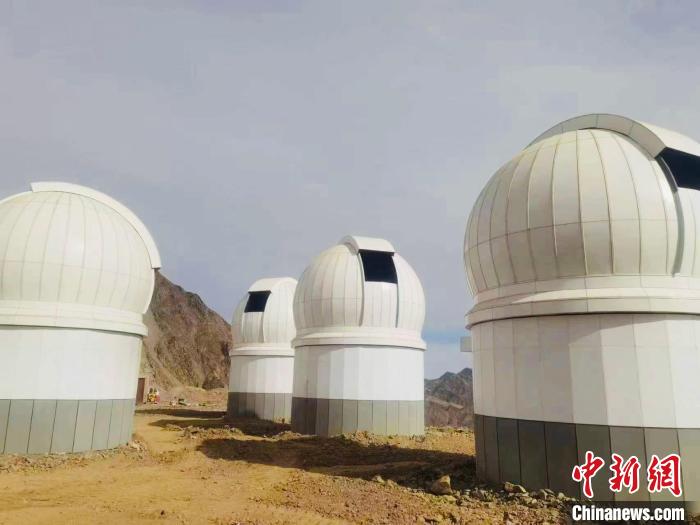 圖為南京大學時域天文臺望遠鏡圓頂安裝完畢?！±浜苿?chuàng)園區(qū)管委會 供圖