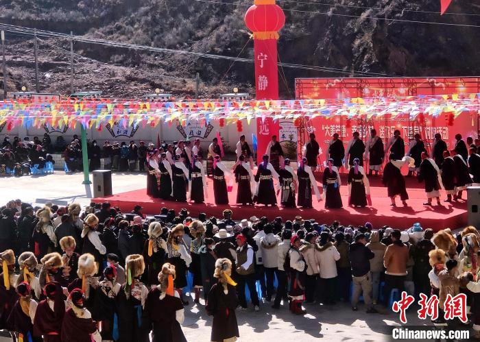 文藝活動(dòng)全景?！∶⒖悼h委宣傳部供圖