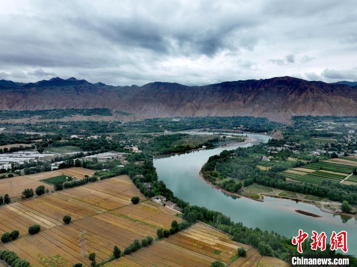 圖為黃河岸畔景色。(資料圖) 李玉峰 攝