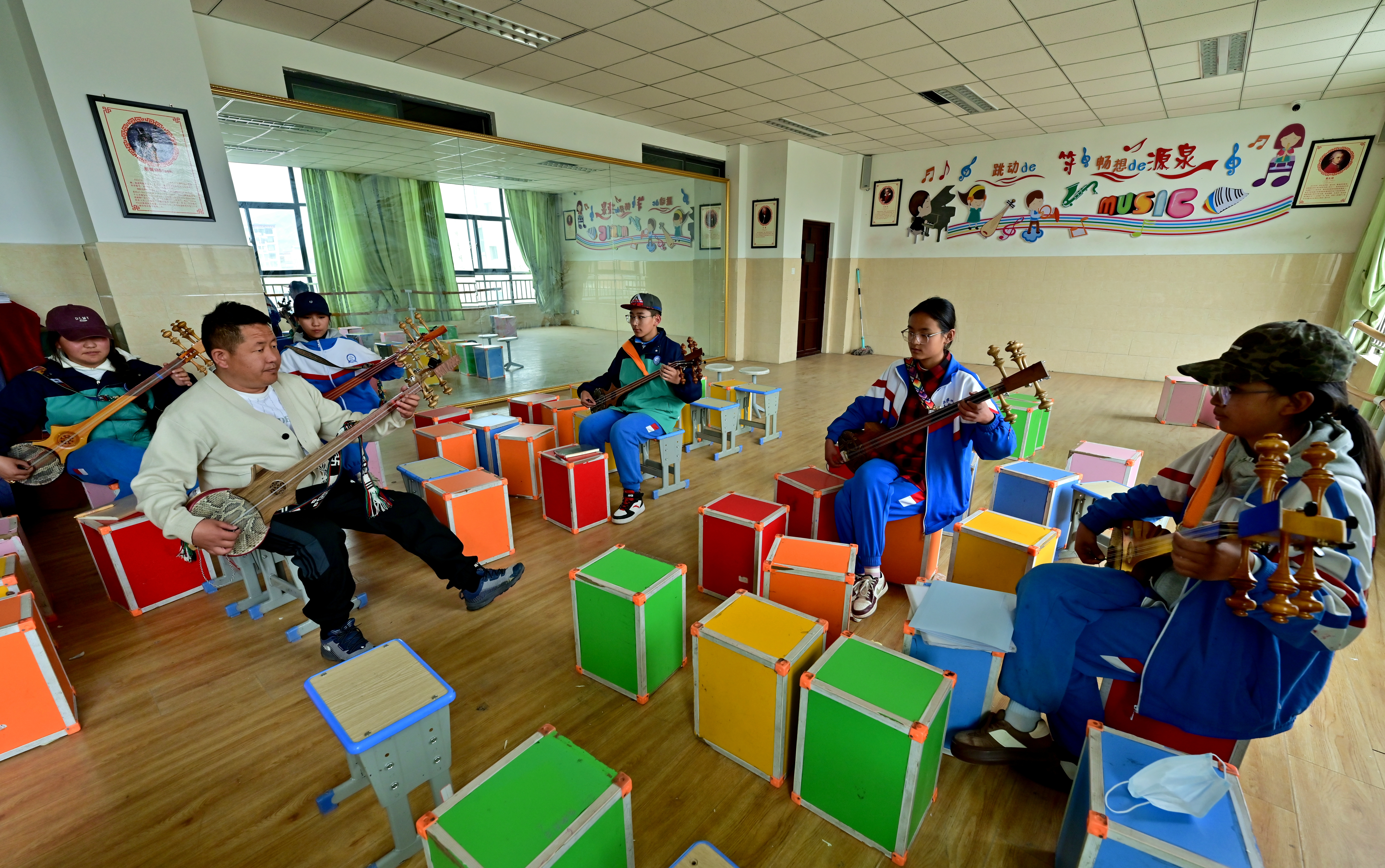 多彩社團展風采 青春校園綻活力(13192276)-20250518085853.jpg