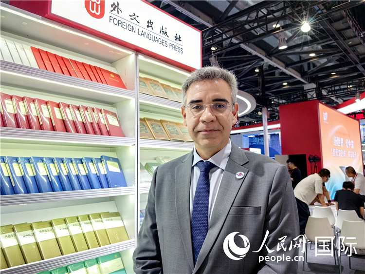 巴西東進(jìn)出版社社長(zhǎng)高文勇接受人民網(wǎng)專(zhuān)訪。人民網(wǎng)記者 符園園攝