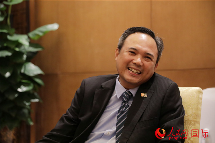 馬來西亞駐南寧總領(lǐng)事館總領(lǐng)事阿哈默·法蒂爾·伊斯邁爾在2024中國-東盟教育交流周期間接受人民網(wǎng)專訪。人民網(wǎng) 王婧攝