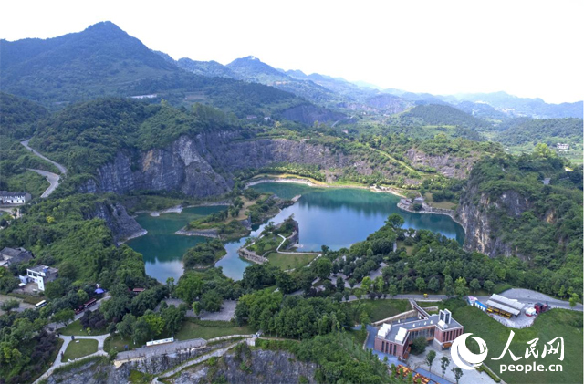 由廢棄礦山改建成的銅鑼山礦山公園。人民網(wǎng)記者 劉祎攝