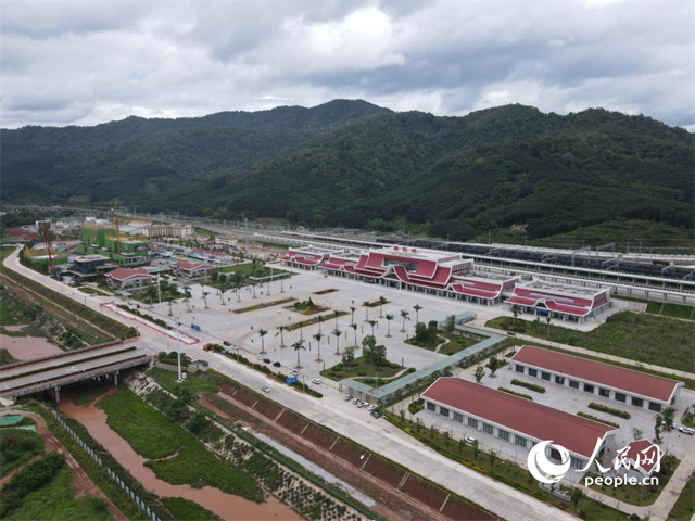 航拍云南磨憨口岸。 人民網記者 符皓攝