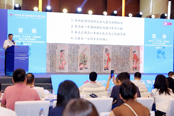 講好中華民族共同體故事，讓網(wǎng)絡(luò)“連心”更“聚心”
